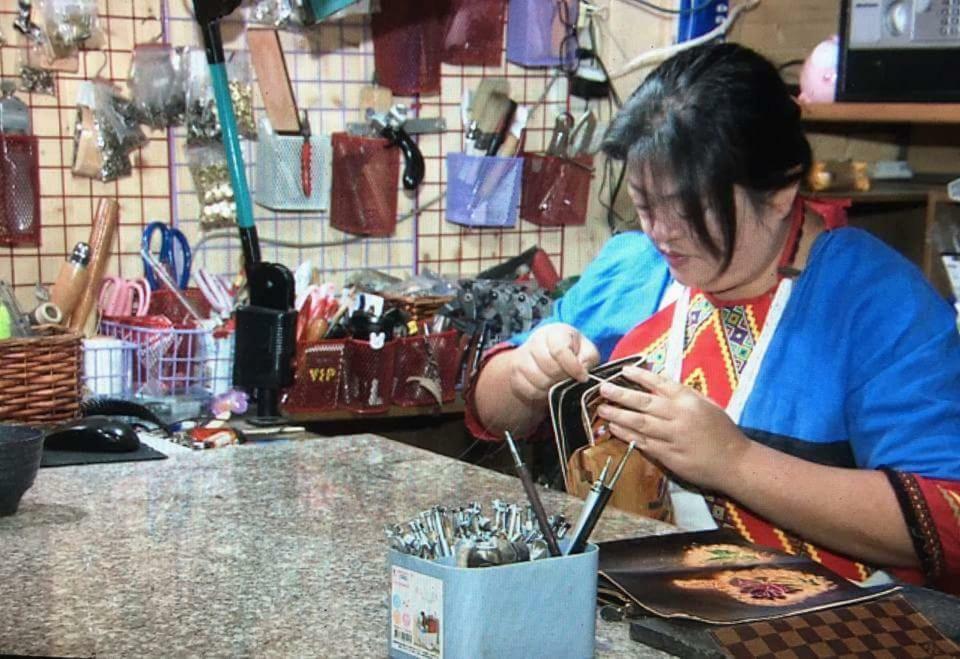 Golden Leather Carving Studio Leye Exterior foto